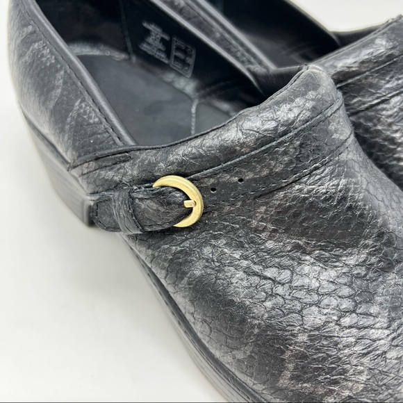 Lands’ End Clogs Women's 8 Gray Waterproof Snakeskin Pattern Camden Slip On Shoe - Picture 3 of 9